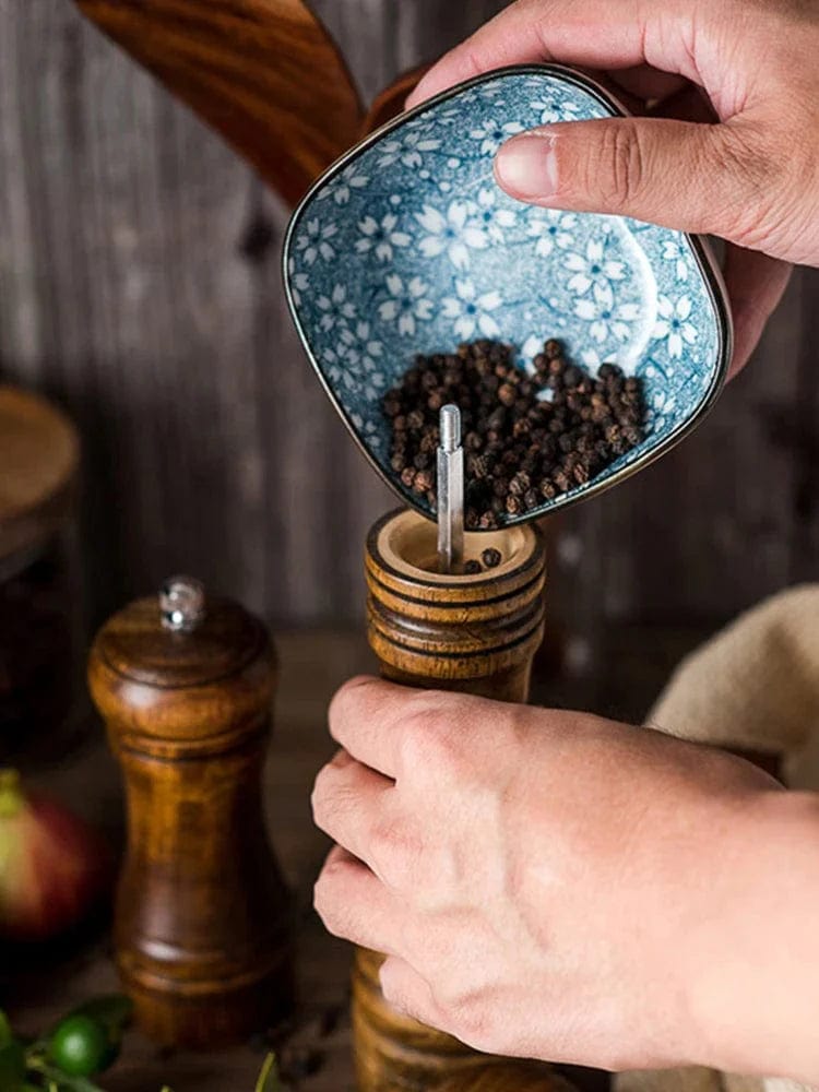 Młynek do soli i pieprzu z litego drewna z regulowanym młynkiem ceramicznym Cuisine Pratique Polska