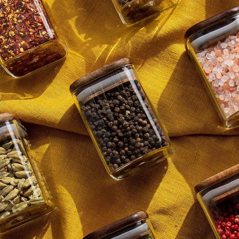 Zestaw 4 szklanych słoików na przyprawy z pokrywką z drewna akacjowego Cuisine Pratique Polska